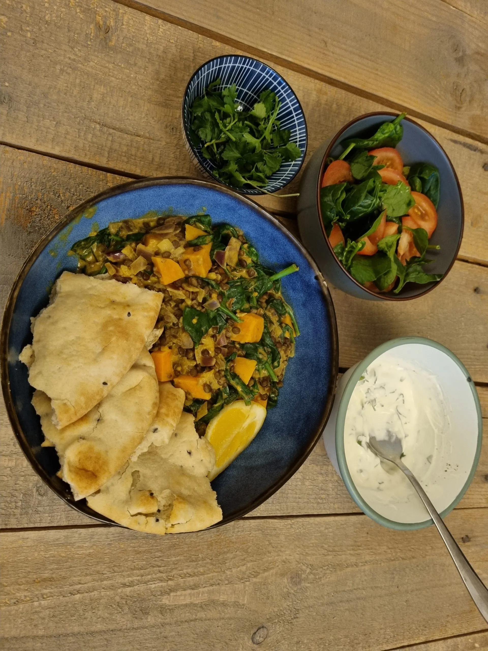 Receptkaart van de Indiase linzenstoof met naan van HelloFresh