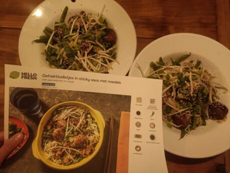 Gehaktballetjes sticky saus tauge noodles - HelloFresh